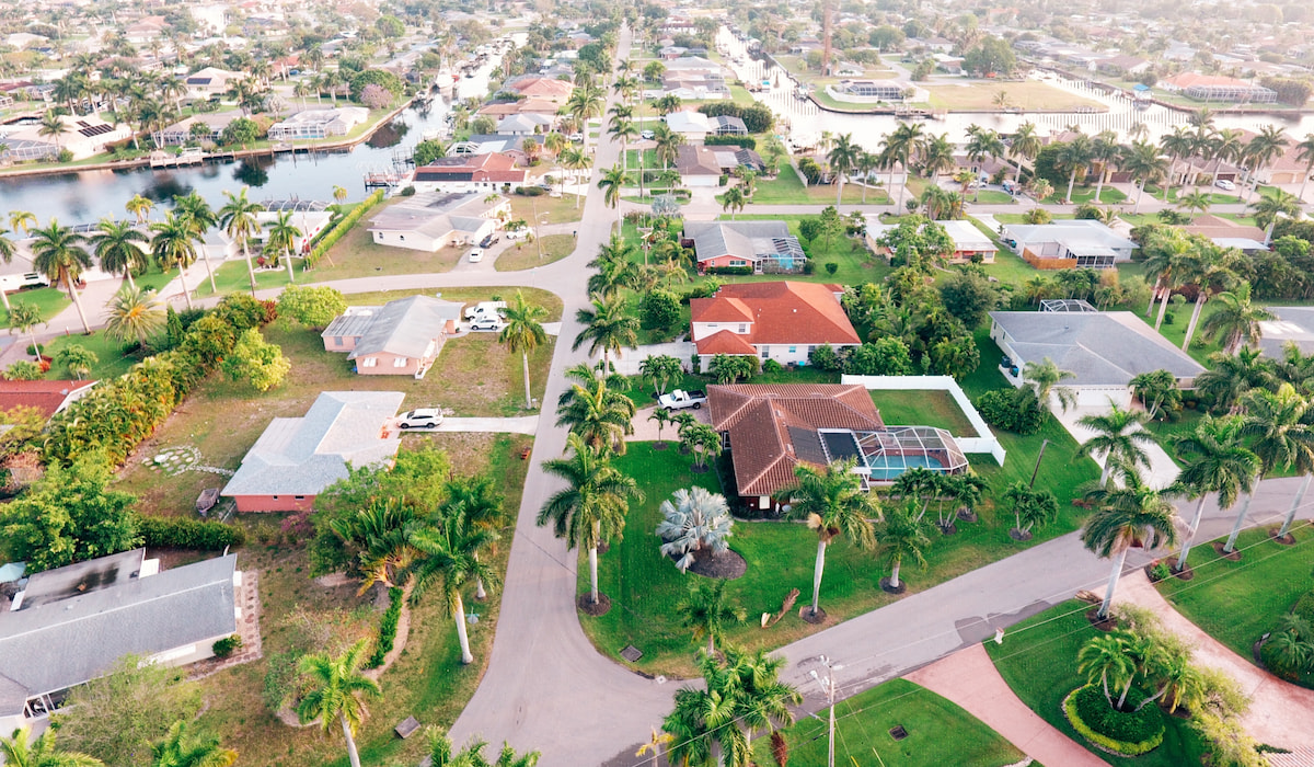 Best Direction for a House to face in Florida Farmhouse Guide