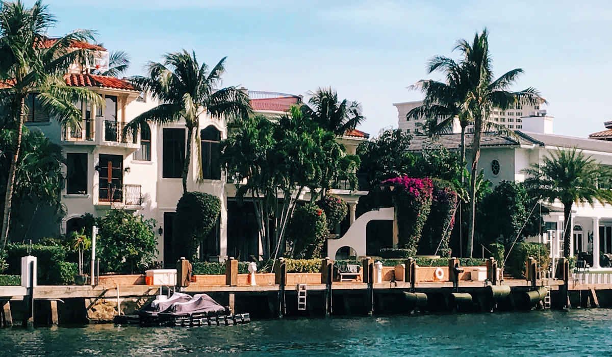 Best Direction for a House to face in Florida Farmhouse Guide