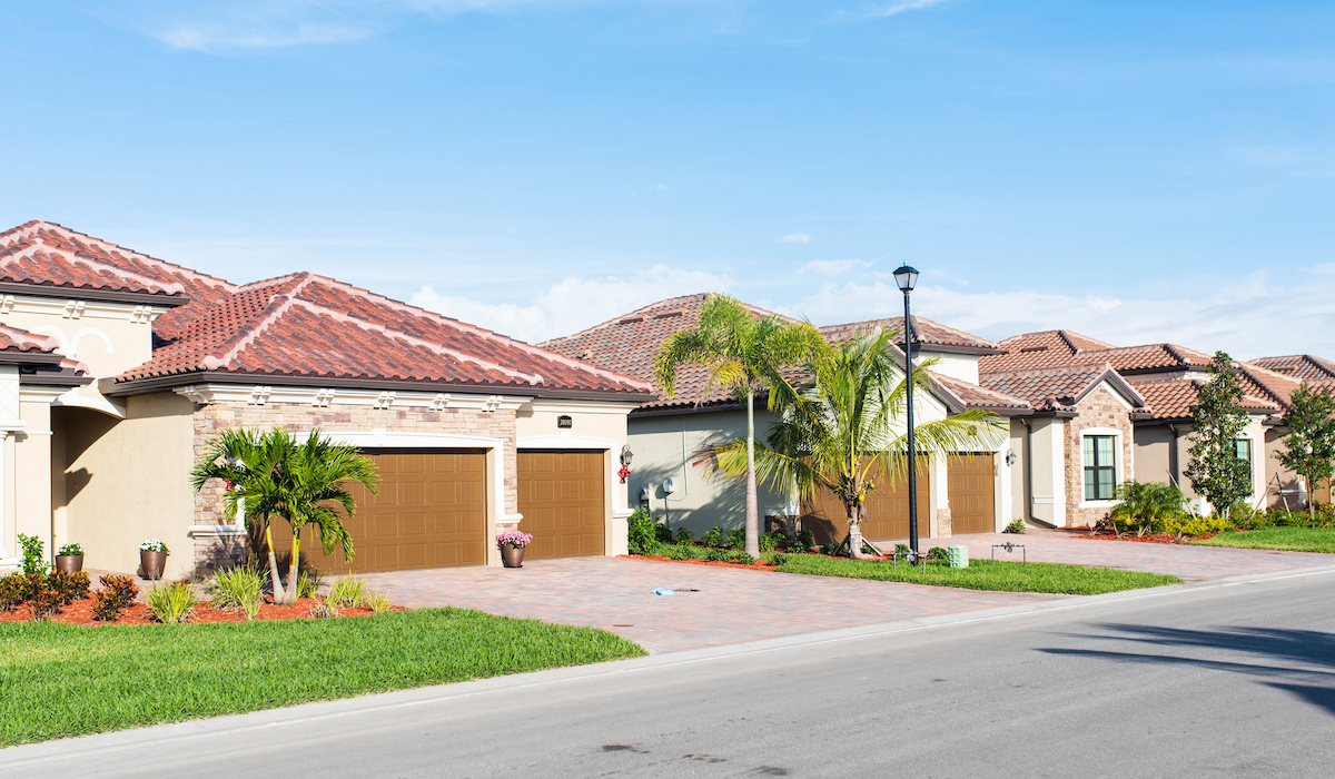 Best Direction for a House to face in Florida Farmhouse Guide