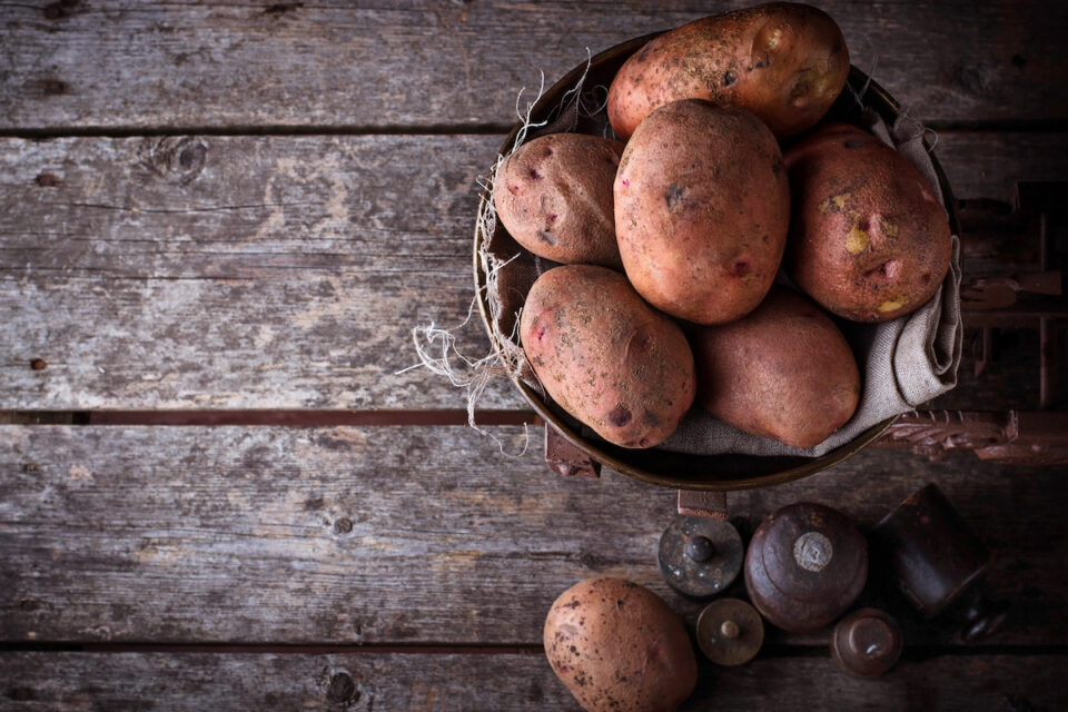 How Much Potatoes Weigh with Photos & Chart Farmhouse Guide