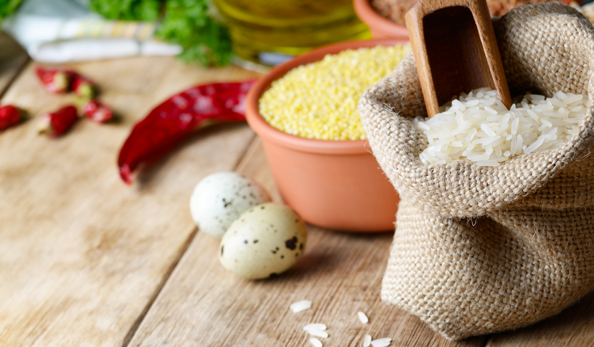 can-ducks-eat-rice-farmhouse-guide