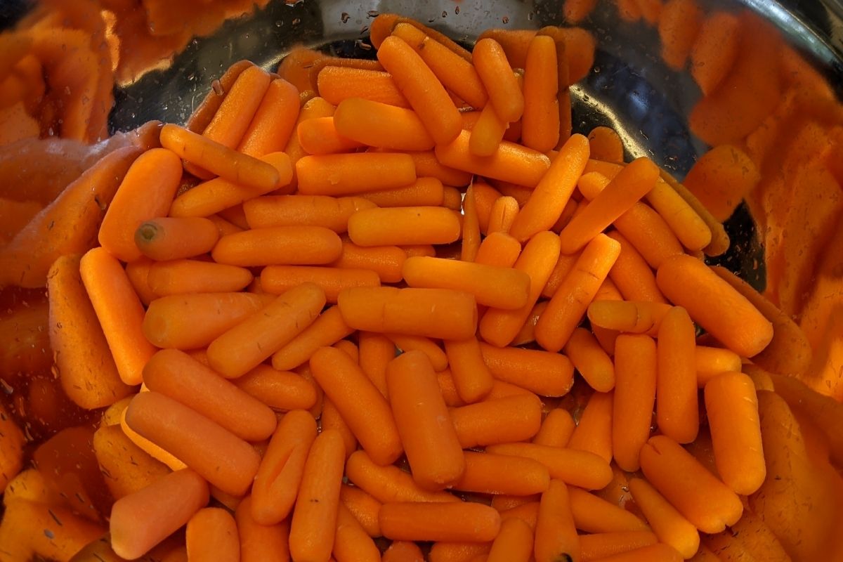 baby carrots in a bowl