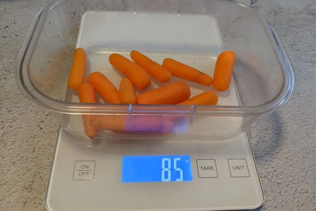 container with 85 grams of carrots