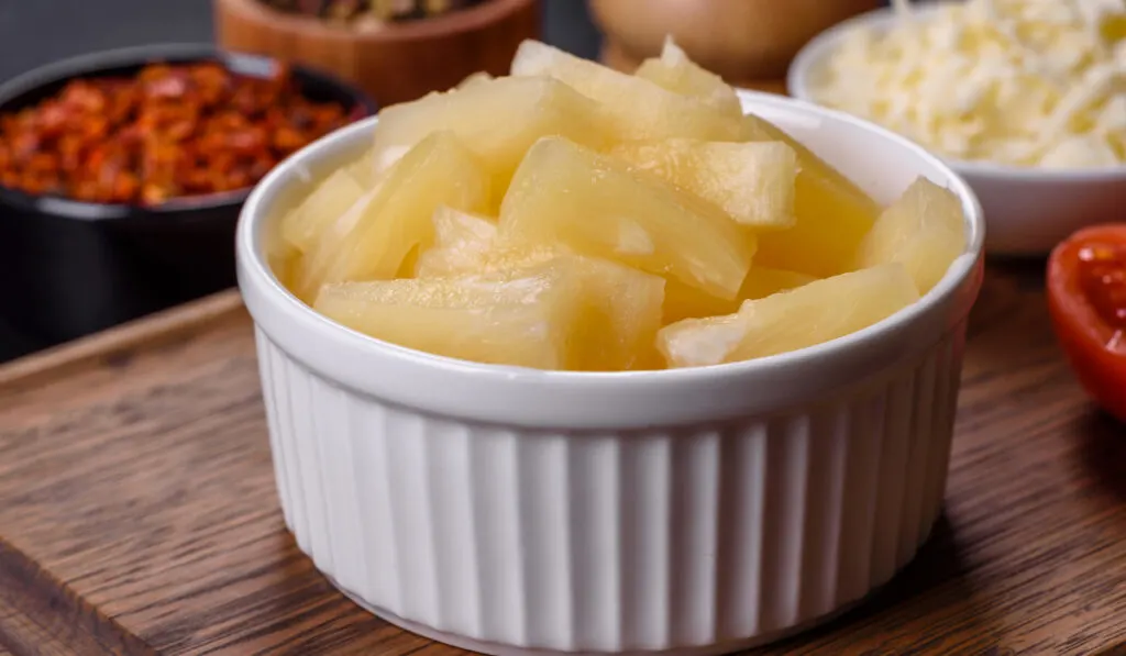 canned pineapple slices