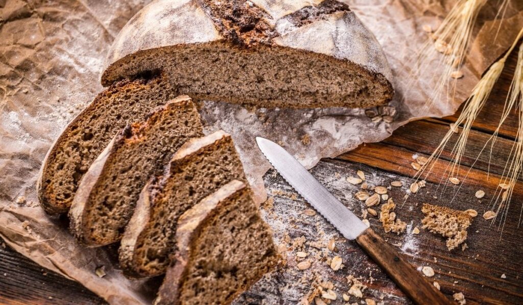 sliced rye bread - ee220320