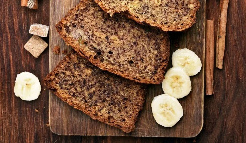 slices of banana bread - ee220320