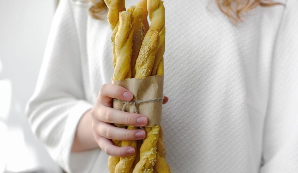 woman holding breadsticks - ee220320
