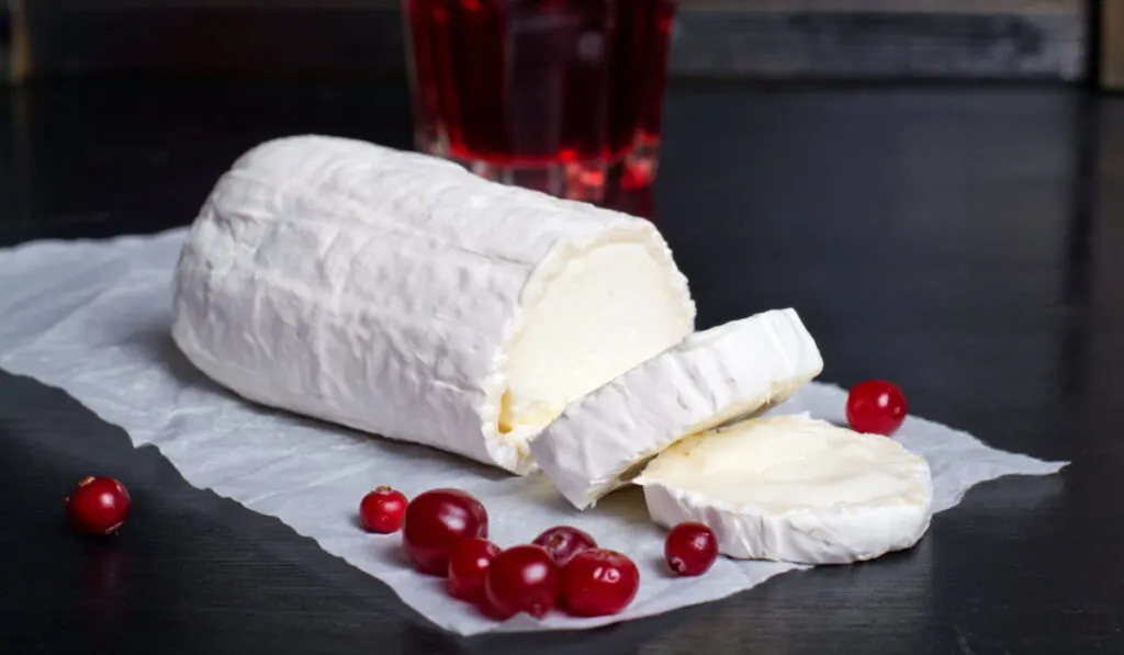 fresh goat cheese and some berries