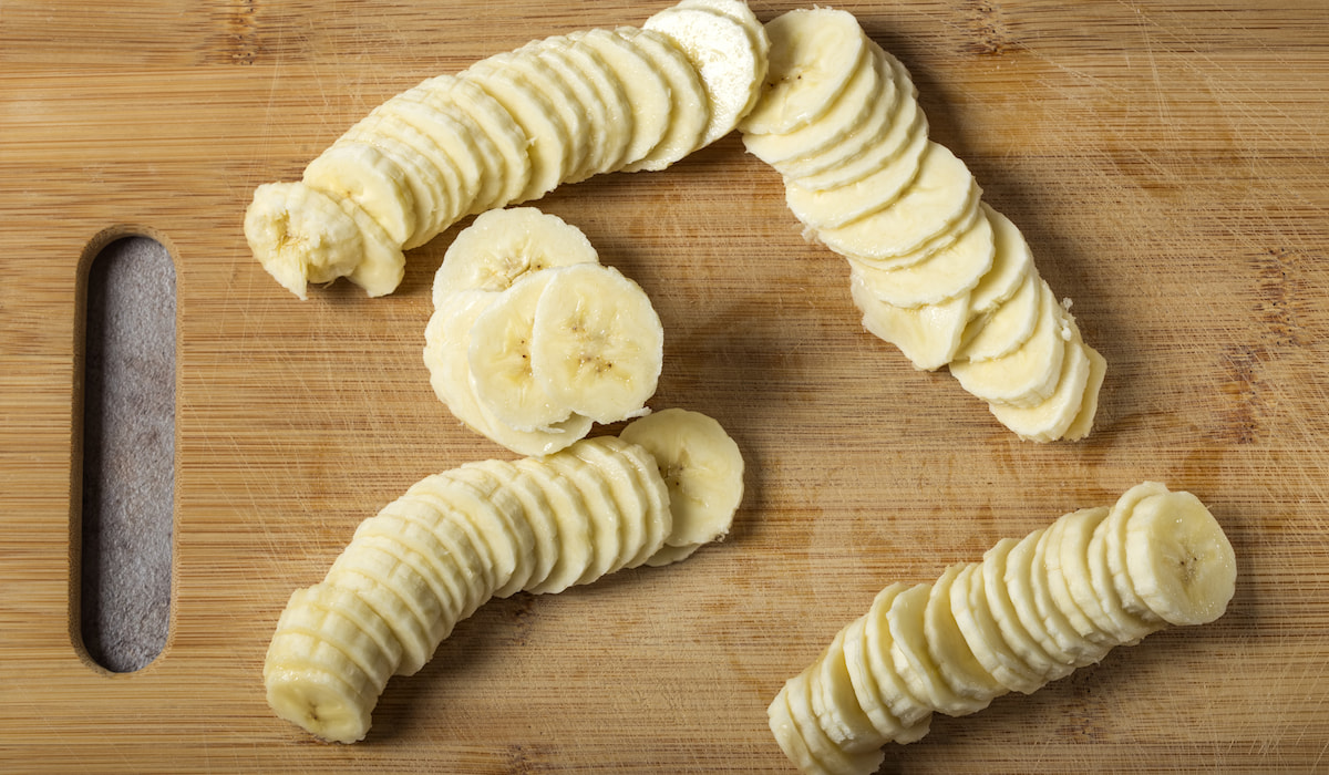 Can Goats Eat Bananas? (with 2 Treat Recipes) Farmhouse Guide