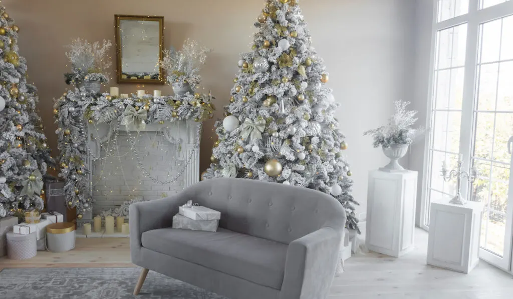 Elegant Christmas decorations in the living room