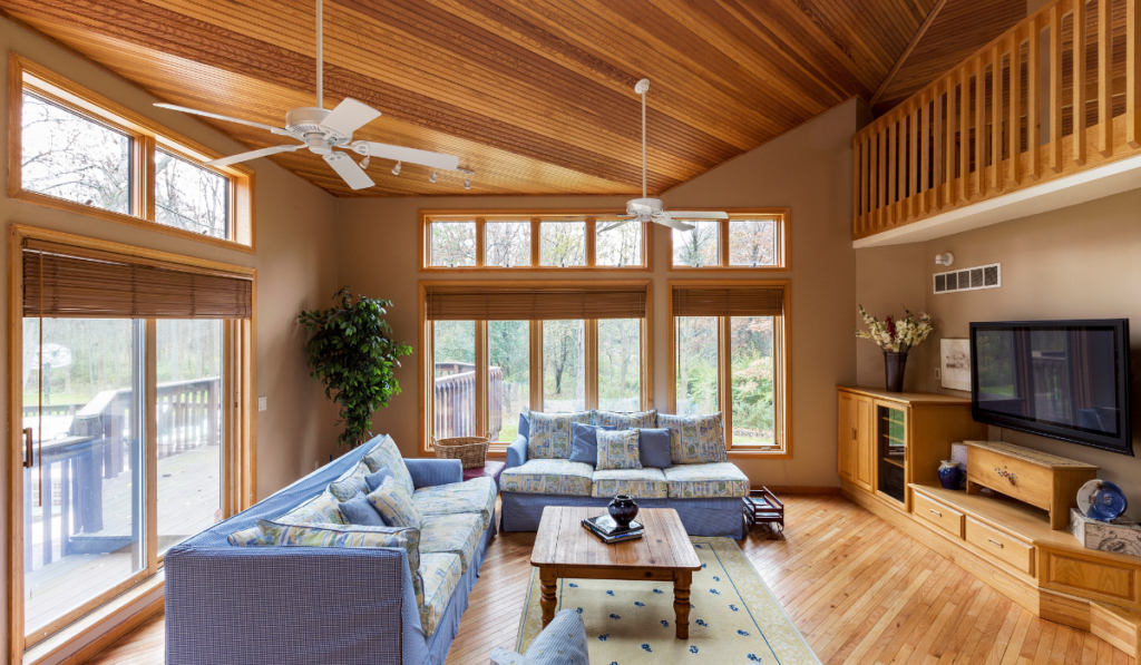 Hardwood floor and ceilings in living room