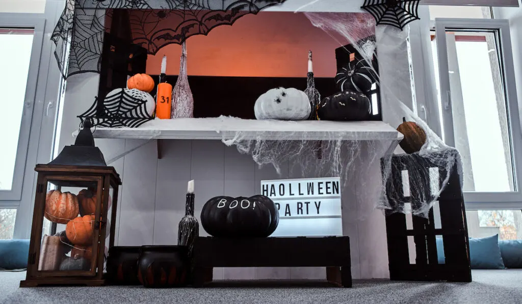 Living room Halloween decorations for kid's party -