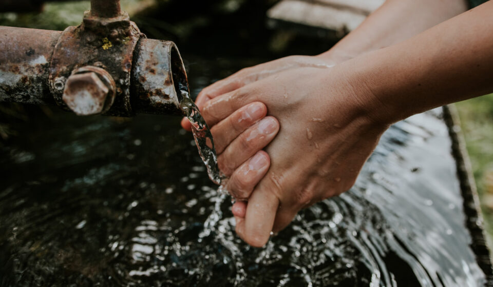 How Much Does Water Weigh? Farmhouse Guide
