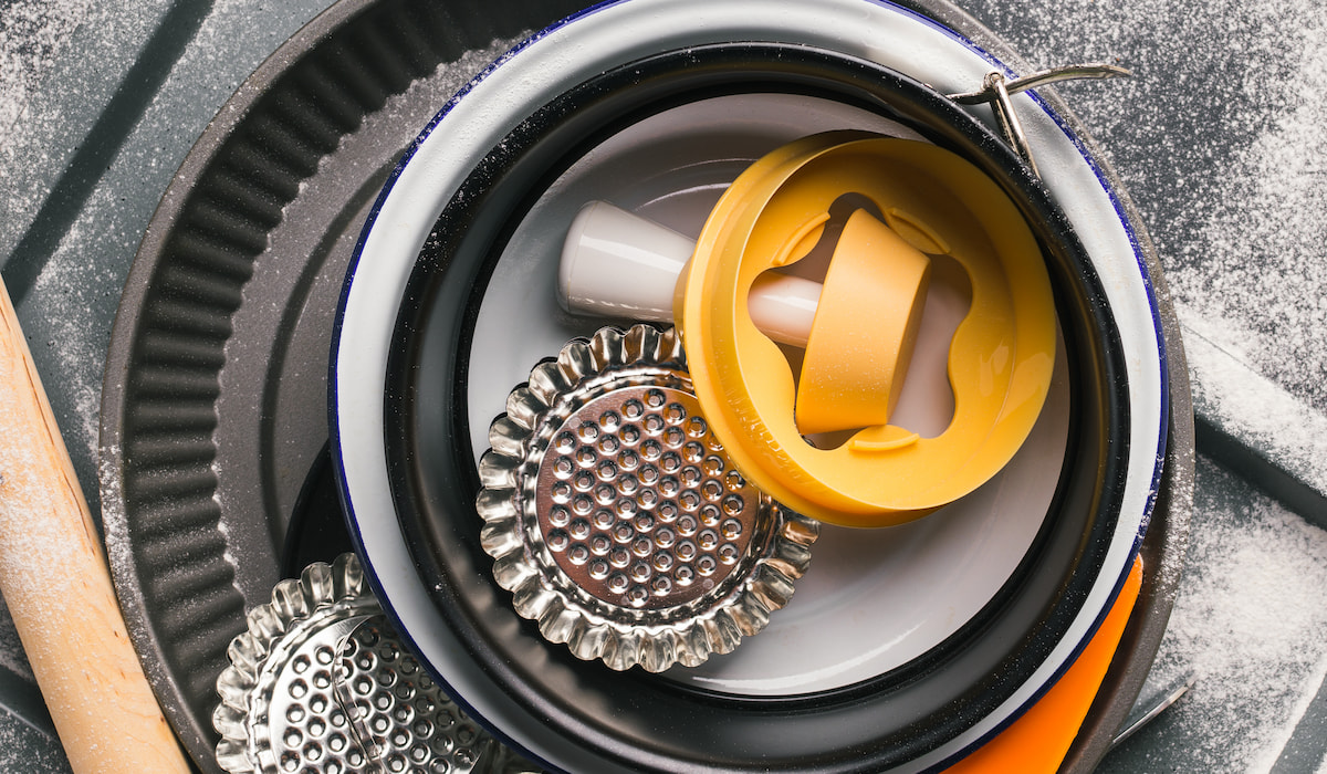 Types of Baking Pans - Farmhouse Guide