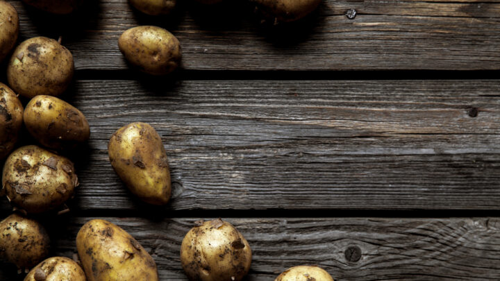 fresh-organic-potatoes-varieties-over-plank-rustic-background