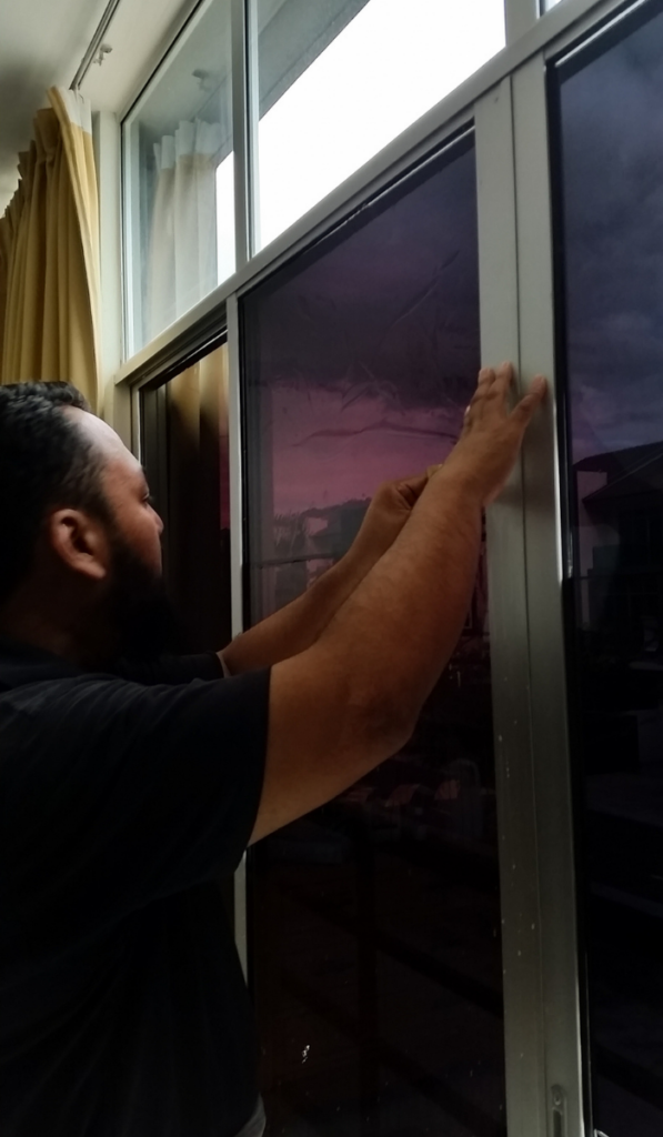 installing windows tinting film to the sliding door
