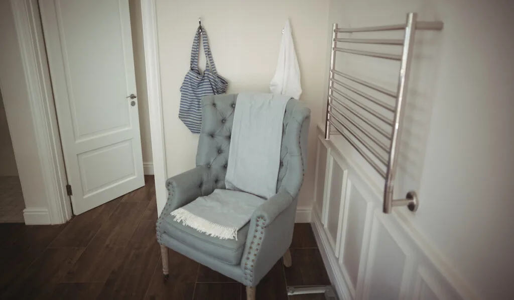 interiori view of chair in an empty corner of the house