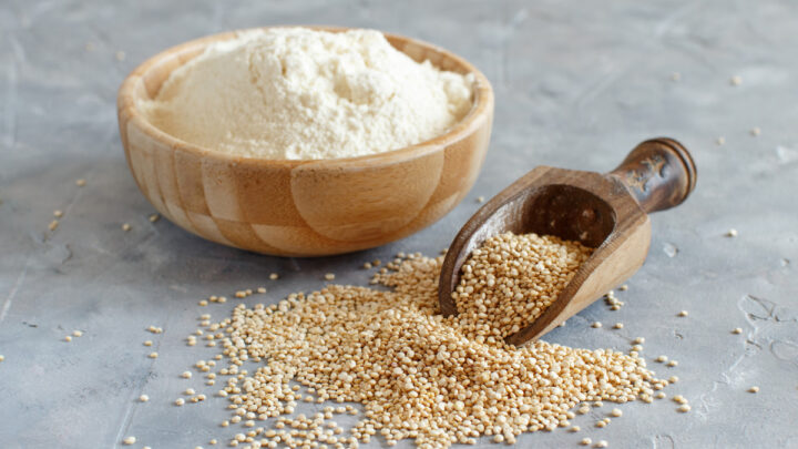 quinoa-flour-in-a-wooden-bowl-and-quinoa-seeds-in-wooden-spoon
