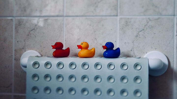 toy-ducks-sitting-on-rubber-bath-mat
