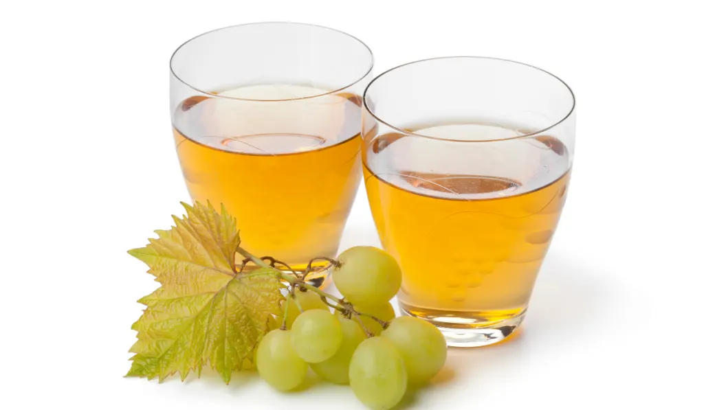 Fresh white grape juice