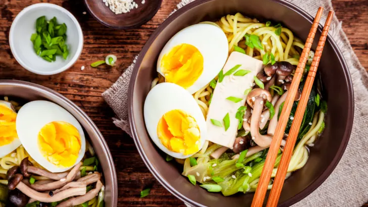 Ramen-noodles-with-egg