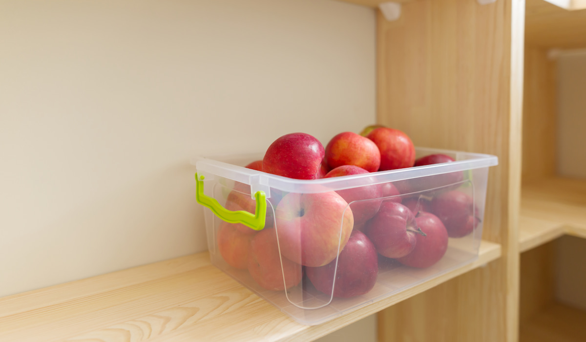 Can Apples and Oranges Be Stored Together? Farmhouse Guide