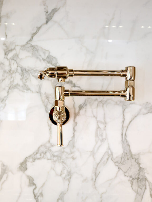 pot-filler-faucet-pros-and-cons-farmhouse-guide